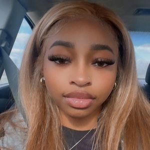 Meet your Posher, Desiree